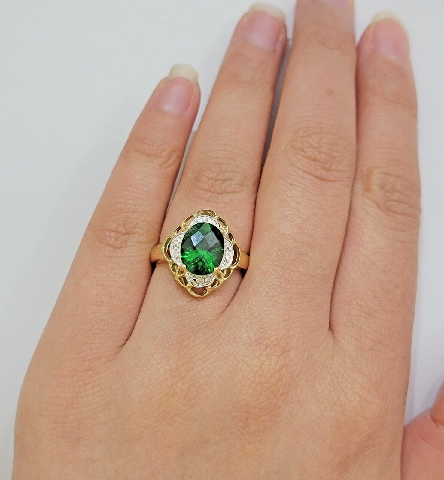 10k Gold Women Ring Green Color Stone Ladies Band REAL 10KT Size 6.5/7 New - GoldenlinQ