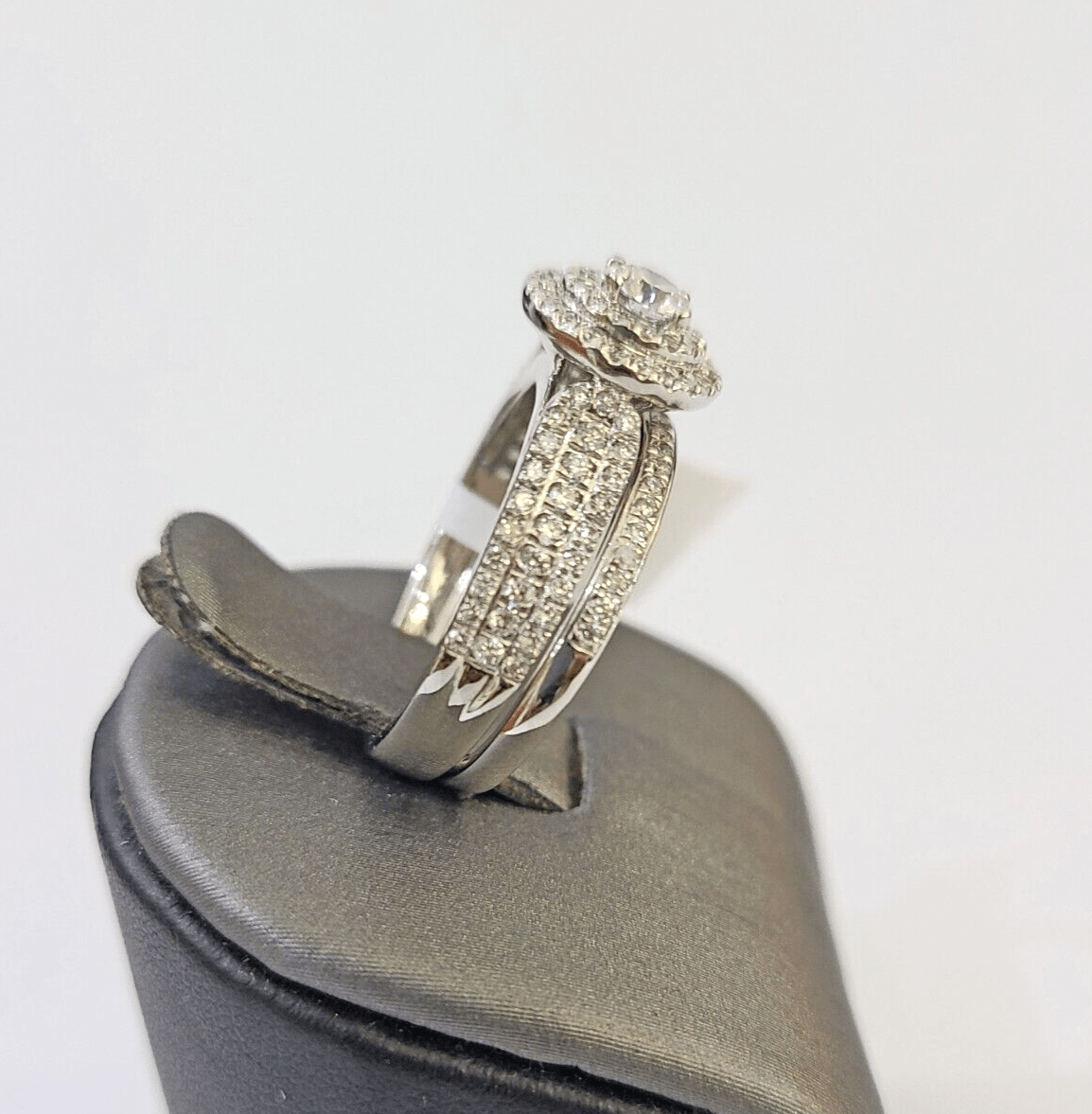 REAL 14k White Gold Diamond Ring Round Shaped Ladies Wedding Engagement - GoldenlinQ
